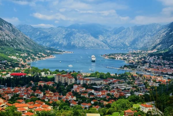 Vue panoramique des bouches de Kotor au Monténégro.