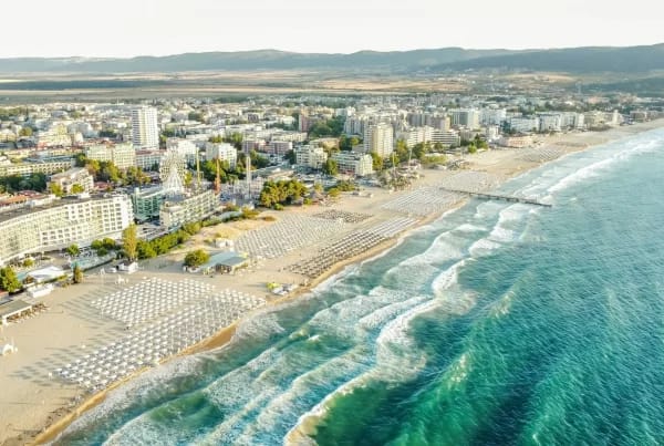 Vue aérienne de la côte de la mer Noire en Bulgarie.