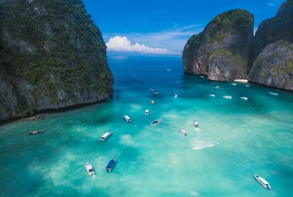 Vue aérienne des plages et des îles de Thaïlande.